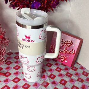 🩷🩷Stanley White and Pink Tumbler with Hello Kitty Stanley